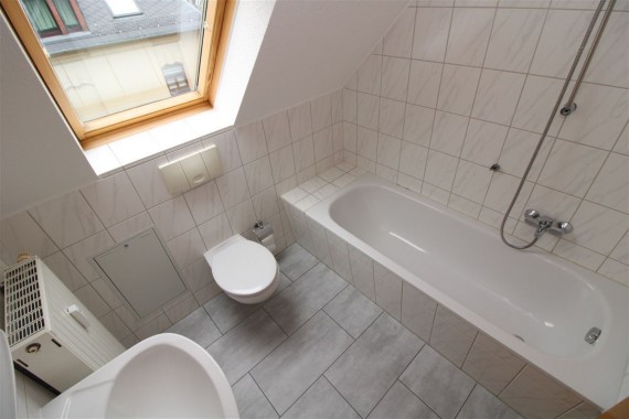 neu renovierte, gemütliche 2 Raum Wohnung mit Balkon - Photo 1