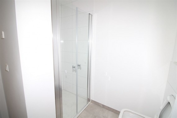 ++2-Zimmer- Wohnung im frisch modernisierten Mehrfamilienhaus++ - Photo 1