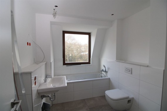 ++6-Zimmer- Wohnung im frisch modernisierten Mehrfamilienhaus++ - Photo 1