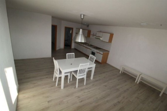 offenes Wohnen! großzügige 2-Zimmer im Dach mit Einbauküche!! - Foto 2