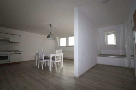 offenes Wohnen! großzügige 2-Zimmer im Dach mit Einbauküche!! - Foto 3