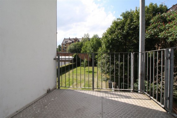 geräumige und ruhige 1 Raum mit Balkon - Photo 2