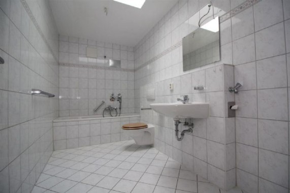 2 Raum-Wohnung im Dachgeschoss mit Aufzug und Fußbodenheizung im Seehausgebiet - Photo 1